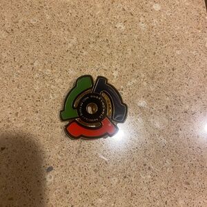 Pin Rock and Roll Hall of Fame  Museum Lapel Pin Button 1998